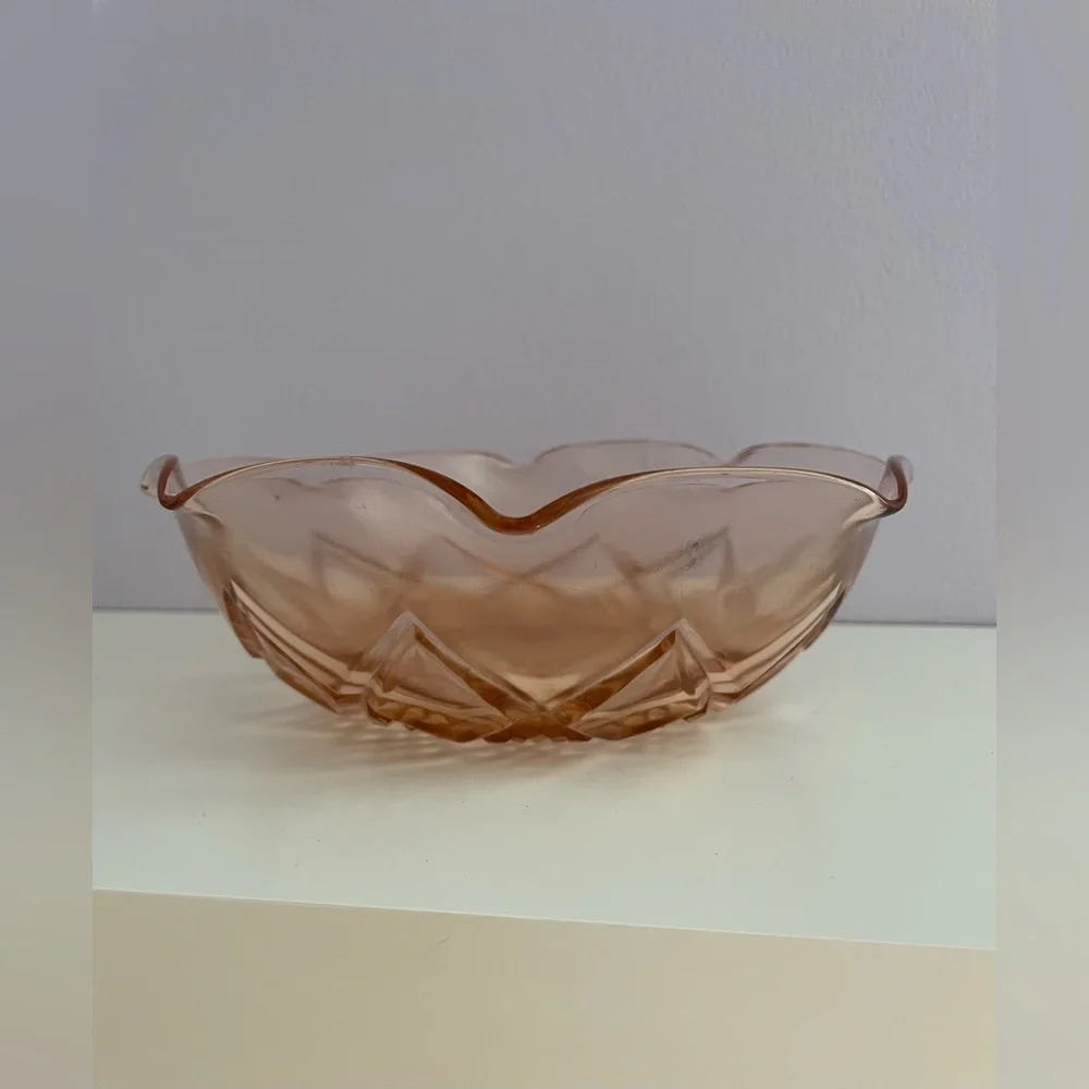 Pink Depression Bowl - Picture 1 of 13